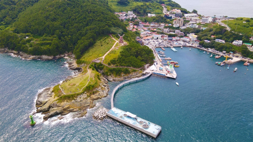 언덕에서 보는 도장포항