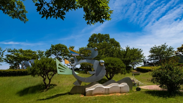 40여점의 조각작품