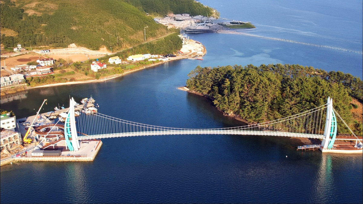 씨릉섬 출렁다리