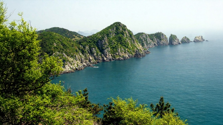 보덕암과 용머리 해안