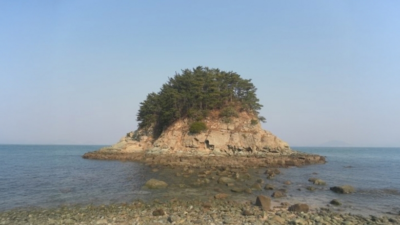 통영 우도, 구멍섬