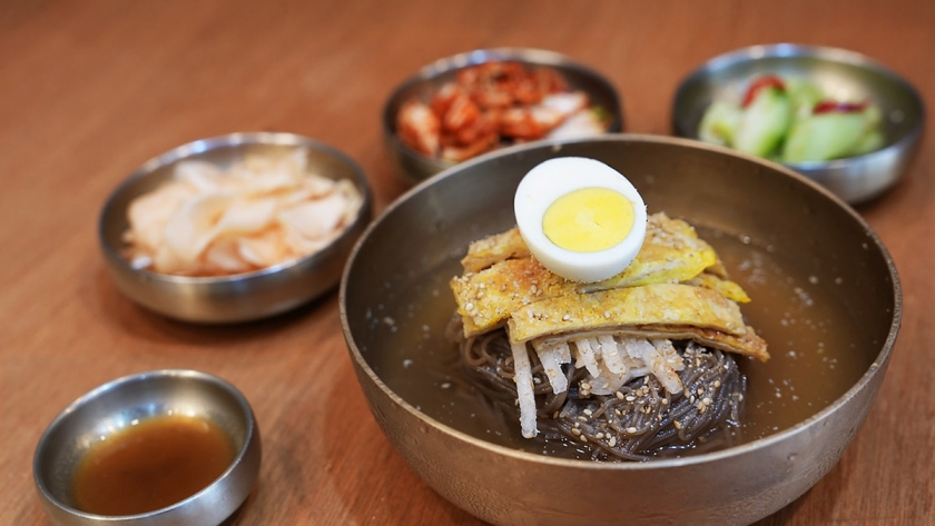 물냉면