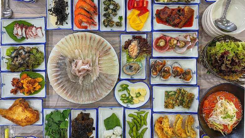 거제 바다를 통째로 옮겨온 한 상